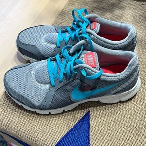 NWOT Nike Flex Experience RN 2